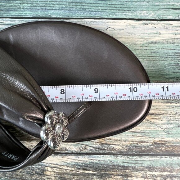 Brighton Thong Sandal Womens Size 10 Gray Leather Metal Flower Rhinestone Accent - Picture 7 of 10